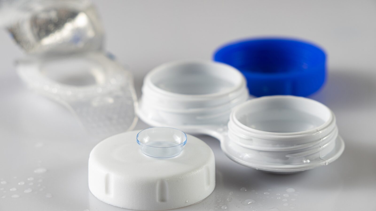 contact lens and container